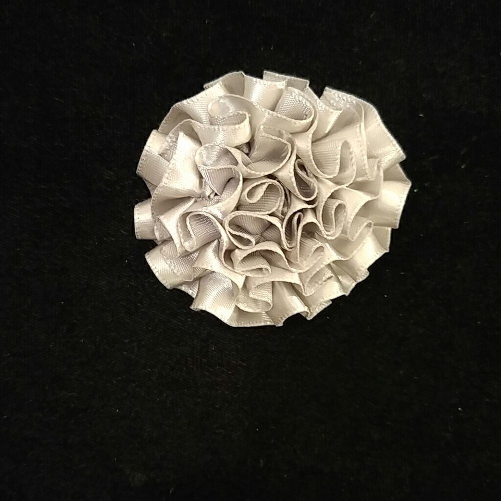 MEN'S LARGE SILVER SOLID LAPEL FLOWER.